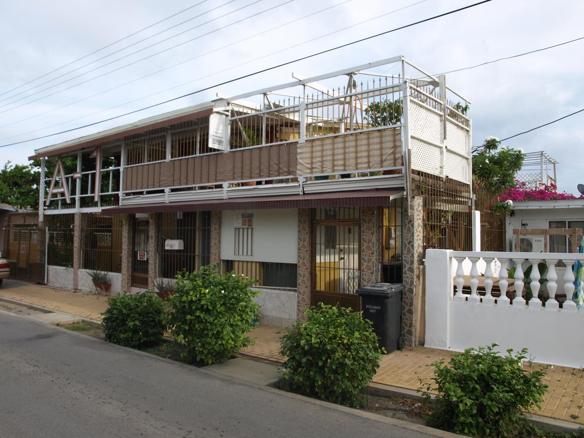 A1 Apartments Aruba Oranjestad Exterior photo